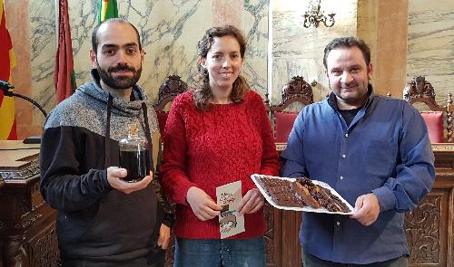 Berga consolida la Fira de la Xocolata i de la Ratafia promovent el coneixement dels productes de la mostra