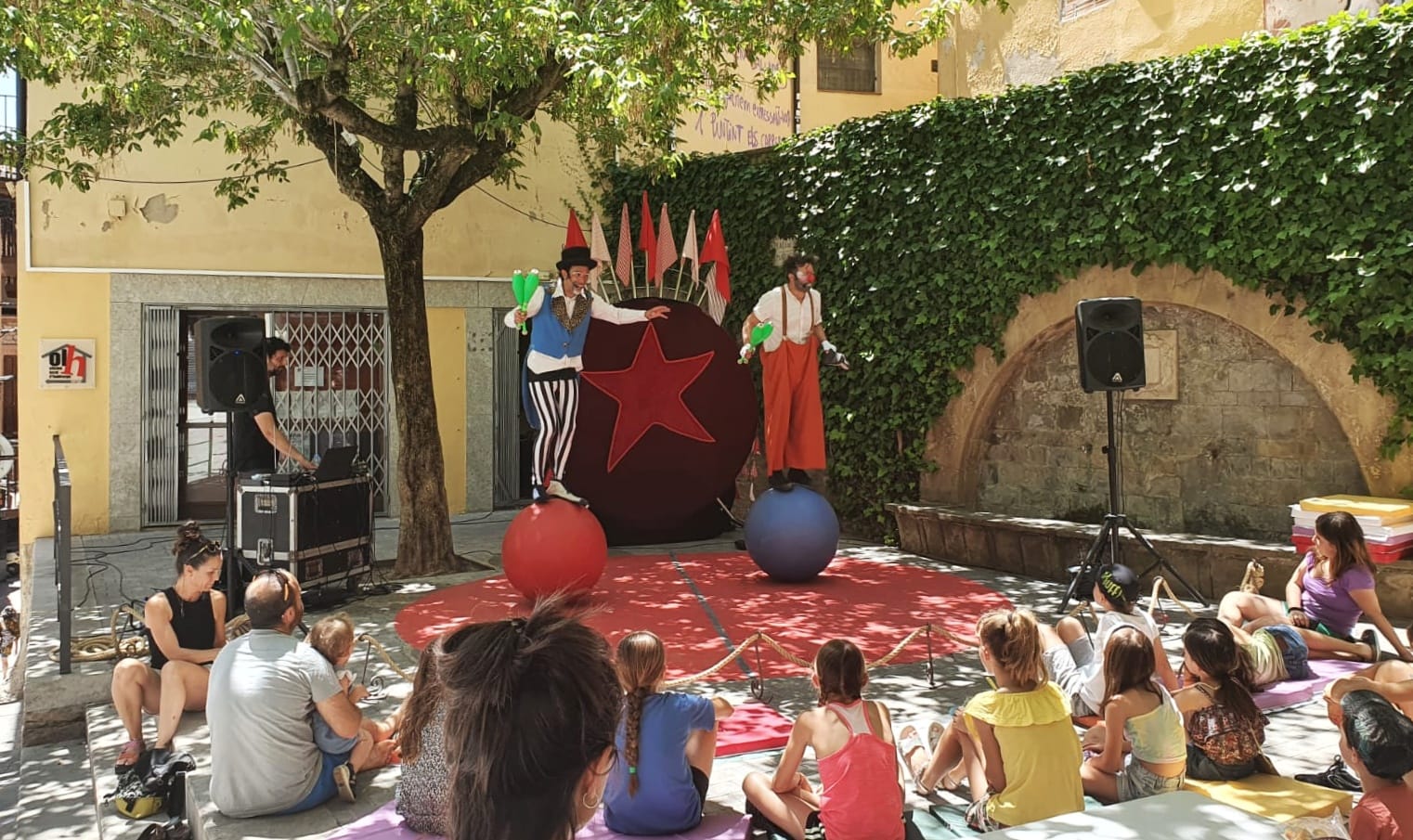 El Forn omple el carrer de música, teatre i circ durant la 6a mostra d'estiu d'arts escèniques del 30 de juny al 2 de juliol