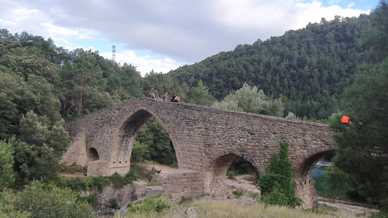 Berga i Cercs amplien la restricció d'accés a Pedret amb vehicles de motor durant tot el mes d'agost 