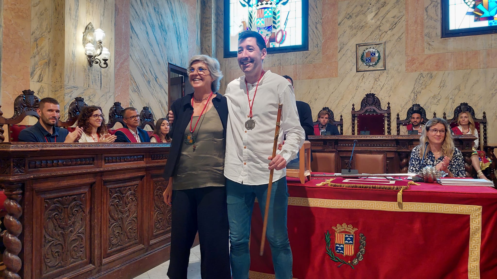 Ivan Sànchez Rodriguez ha estat investit alcalde Berga per la presidenta de la Mesa d'edat, Andrea Corominas Roura