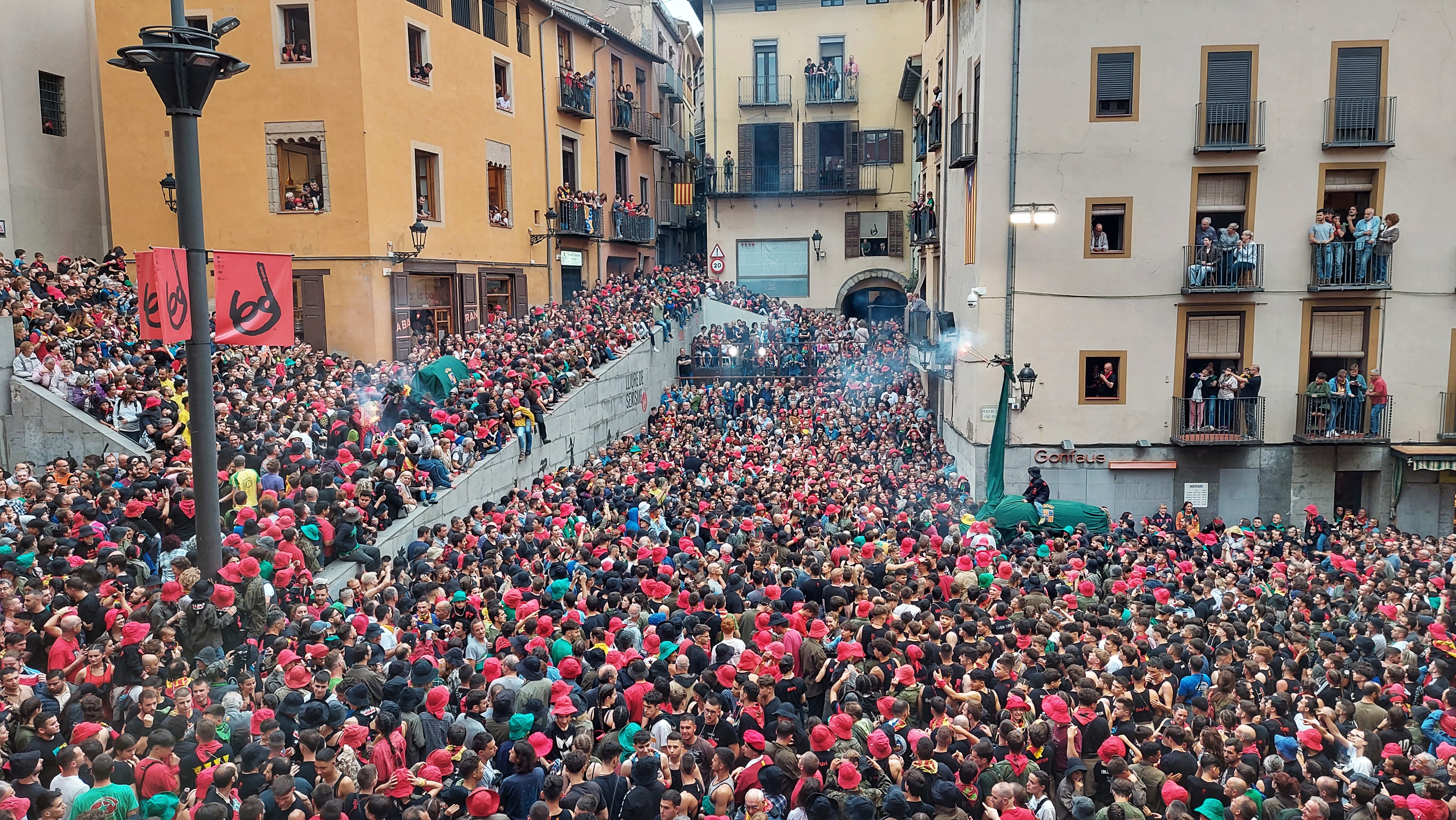 Berga obrirà la sol·licitud per participar en el sorteig de salts d'àngels, maces i plens de La Patum de 2024 a través del web i l'app de la festa