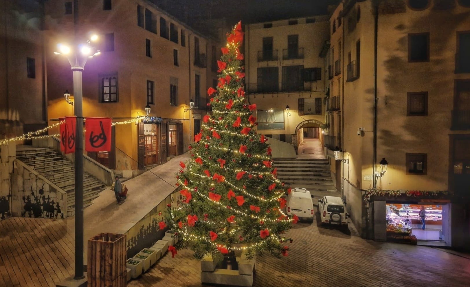 Berga licita la instal·lació i desmuntatge de la il·luminació nadalenca   