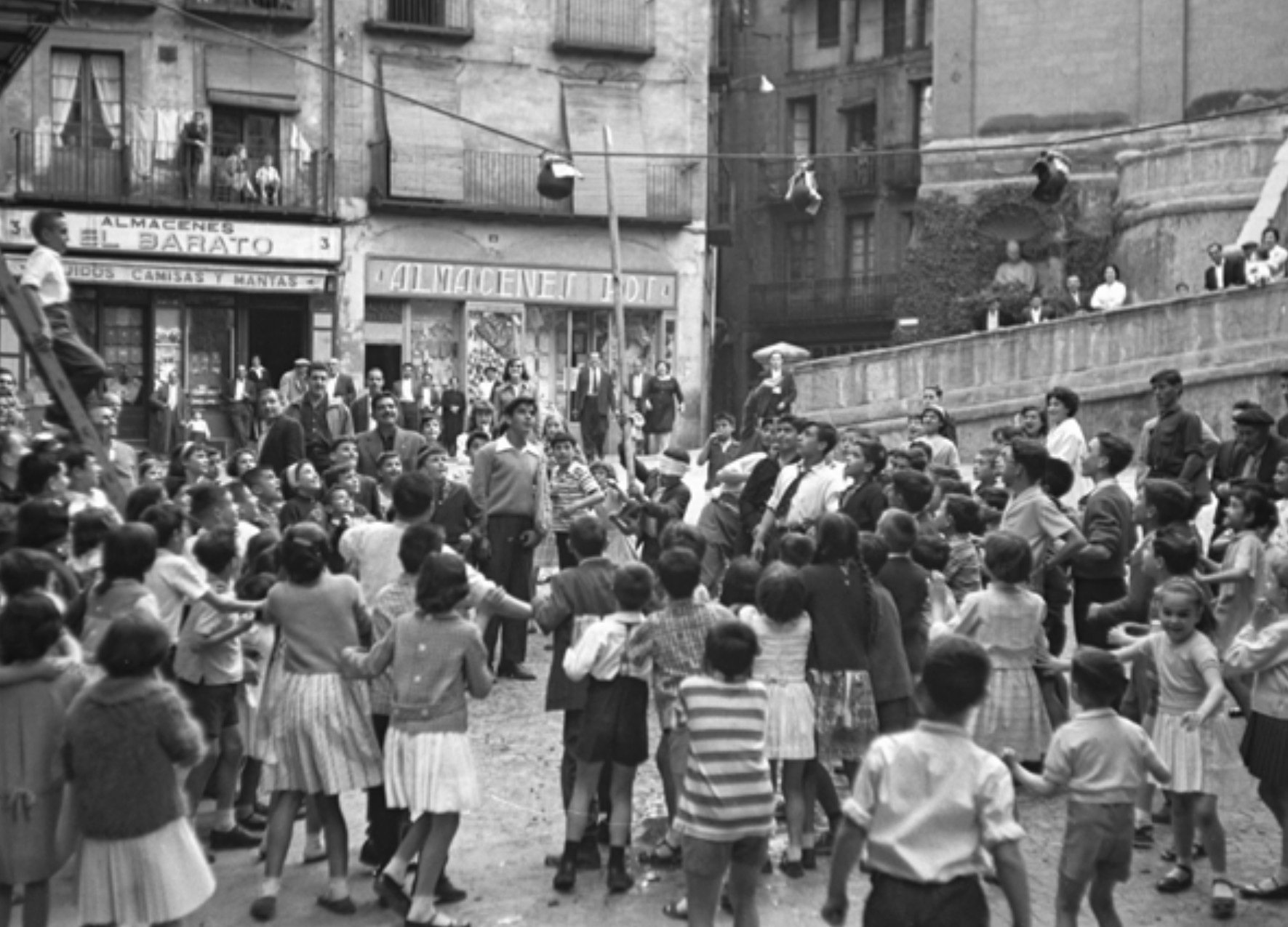 L'Ajuntament de Berga edita un calendari de sobretaula amb dotze records de joc al carrer i gaudi en comunitat