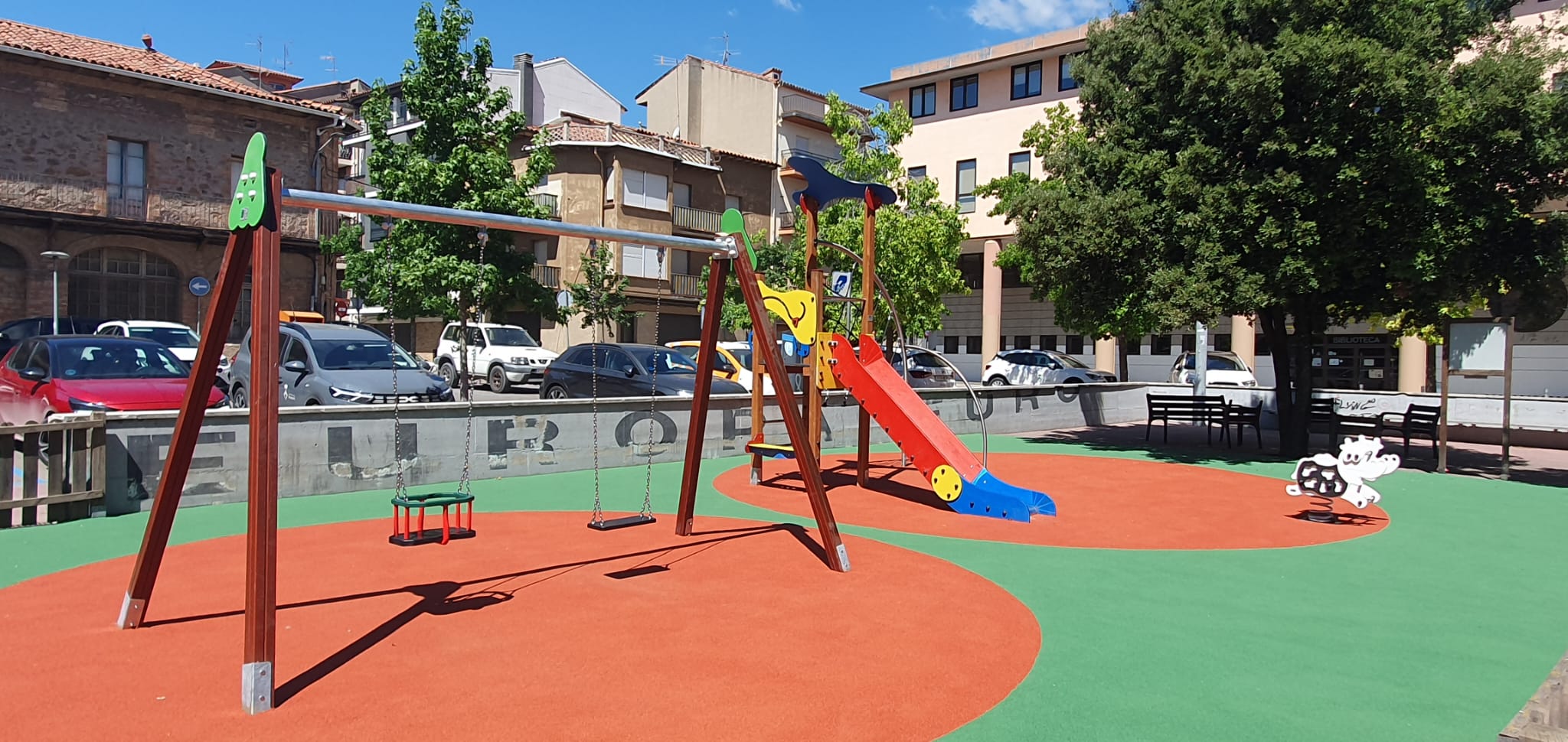 Berga renova el parc infantil de la pla&ccedil;a d'Europa